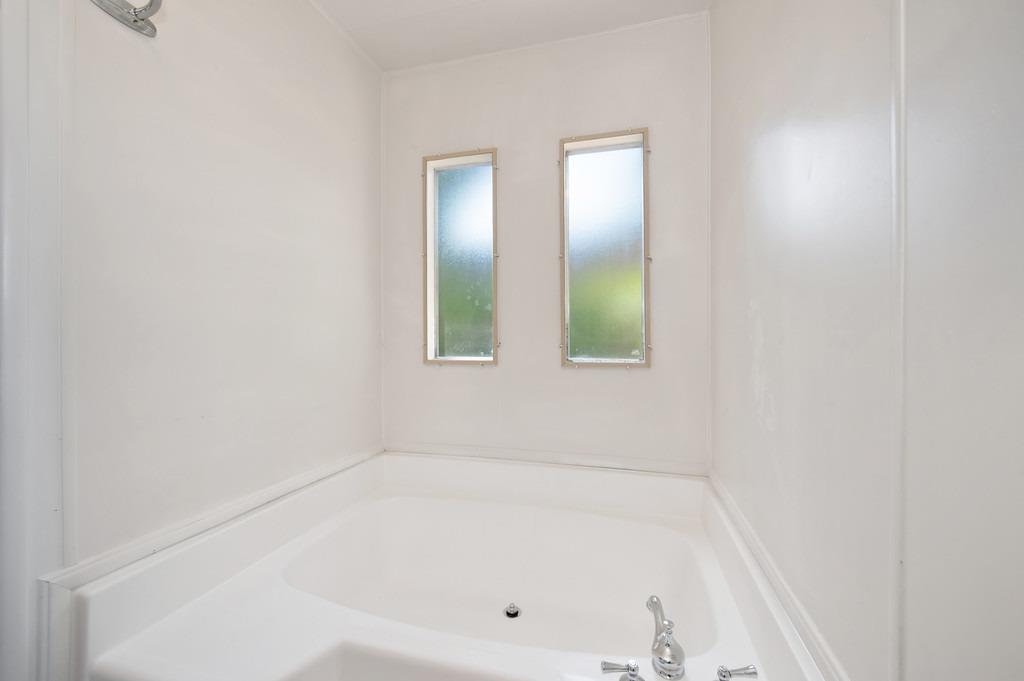 163 Rimma Way Roseville, CA 95661 - Photo 25 of 35 a bathroom with a bathtub