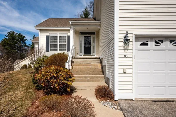 $450,000 | 34 Mammoth Road, Unit 16, Hooksett, NH 03106