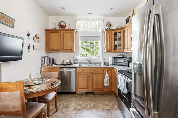 $450,000 | 34 Mammoth Road, Unit 16, Hooksett, NH 03106