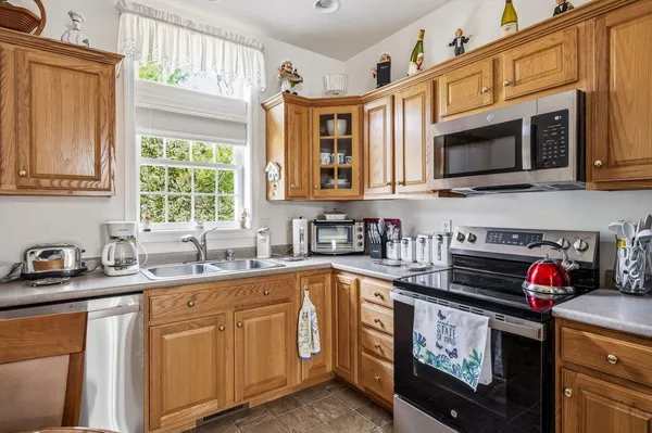 $450,000 | 34 Mammoth Road, Unit 16, Hooksett, NH 03106