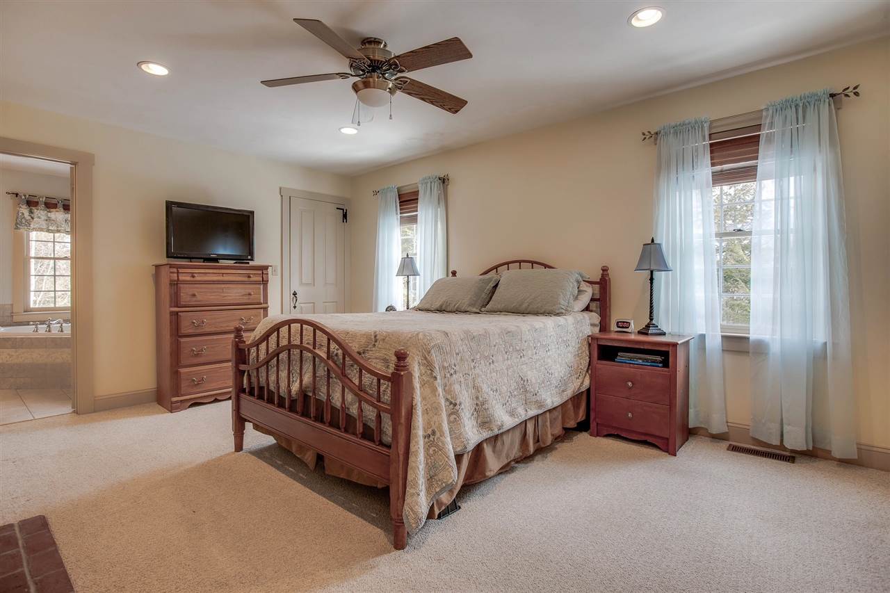140 Carriage Road New Boston, NH 03070 - Photo 21 of 30