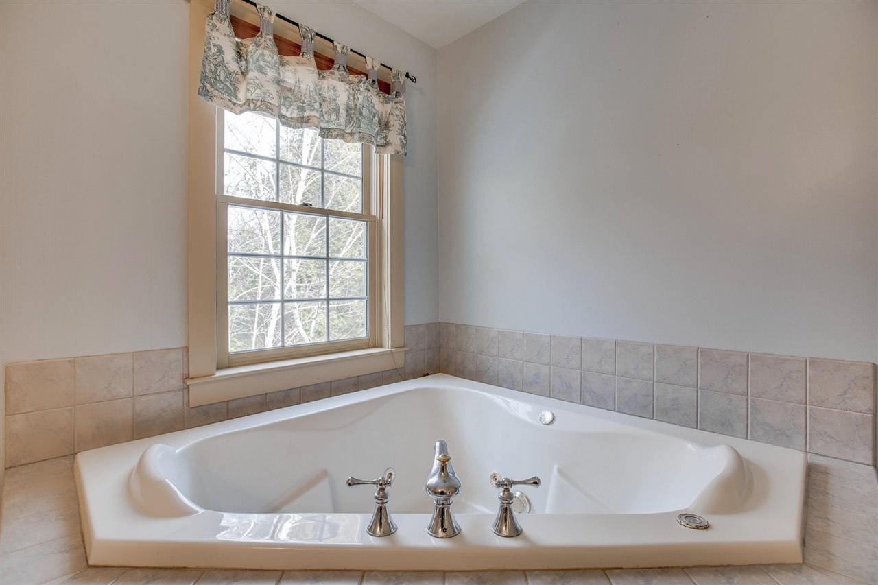 140 Carriage Road New Boston, NH 03070 - Photo 24 of 30