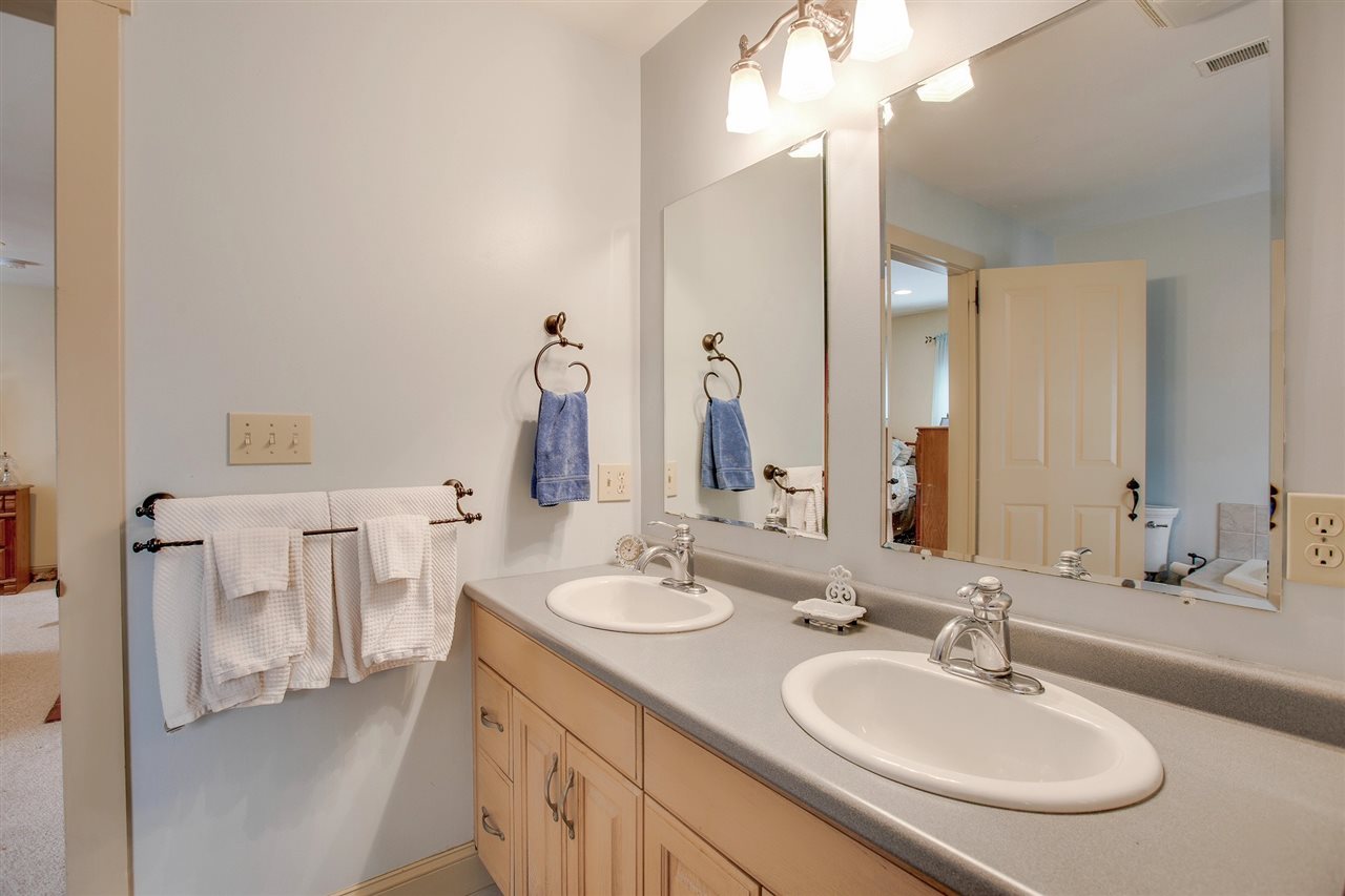 140 Carriage Road New Boston, NH 03070 - Photo 25 of 30