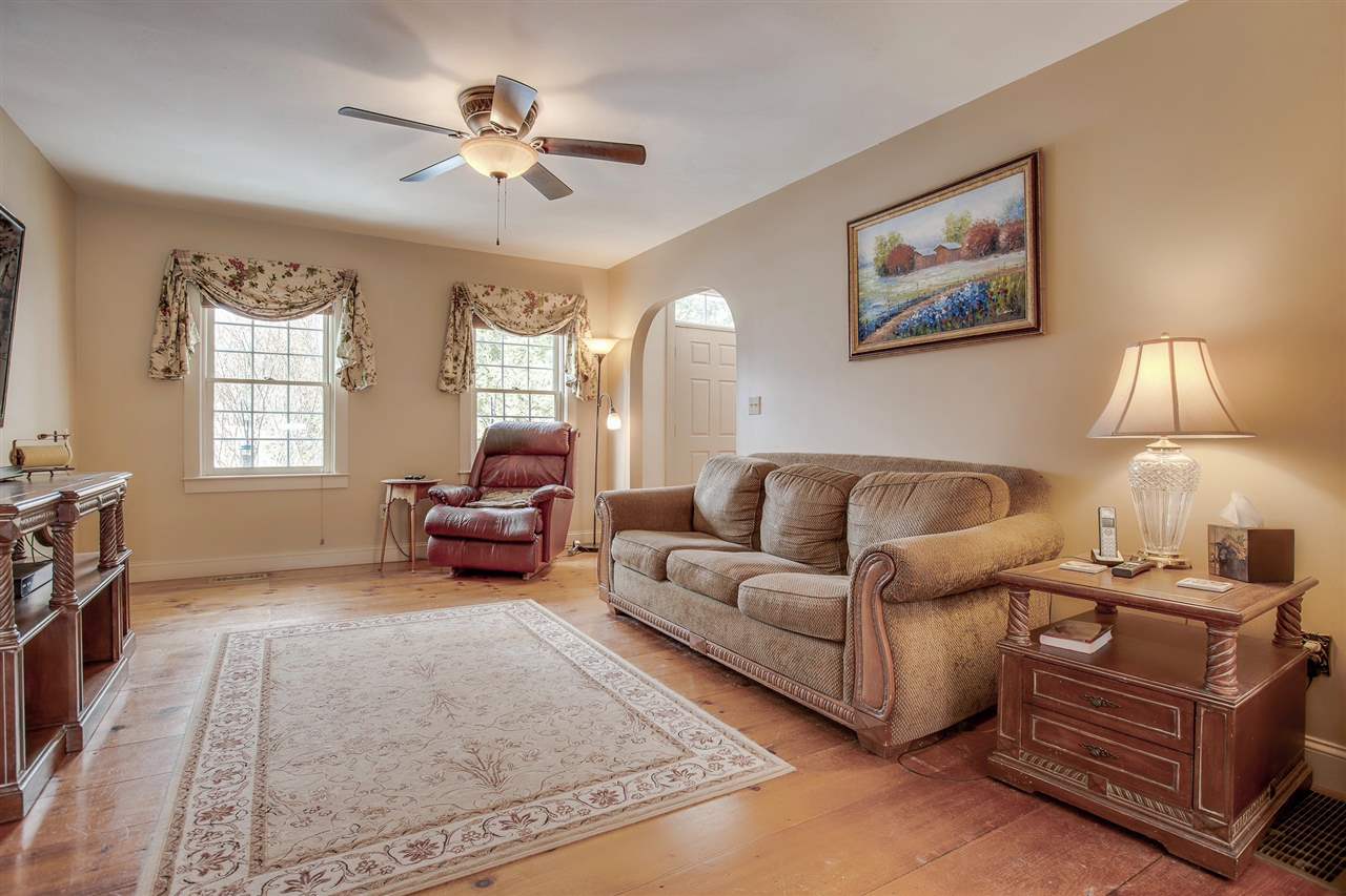 140 Carriage Road New Boston, NH 03070 - Photo 7 of 30