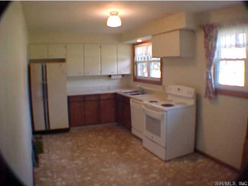 2024 Pontoon Road Granite City, IL 62040 - Photo 3 of 19 Gallery Image 3