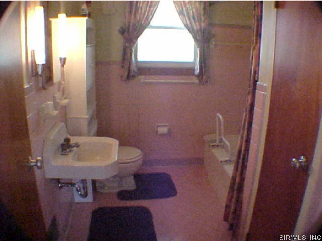 2024 Pontoon Road Granite City, IL 62040 - Photo 4 of 19 Gallery Image 4