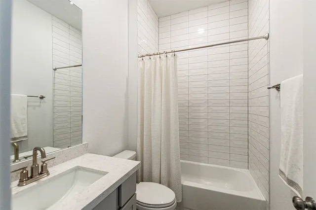 $2,995 | 215 Milam Creek Drive, Kyle, TX 78640