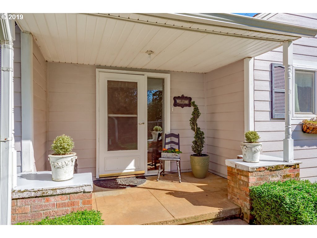 6392 Liberty Road South Salem, OR 97306 - Photo 3 of 32 Covered Porch