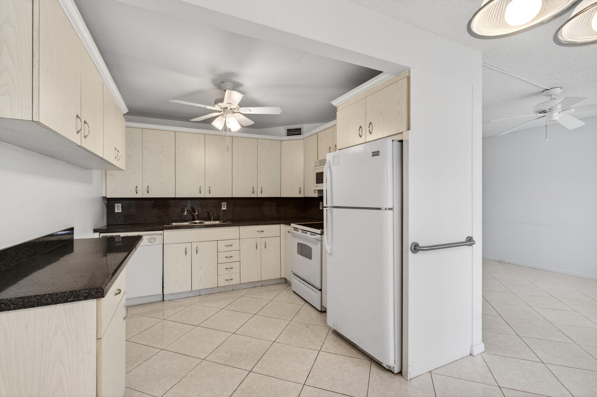 1009 Hythe A Boca Raton, FL 33434 - Photo 18 of 79 13-web-or-mls-DSC_3809