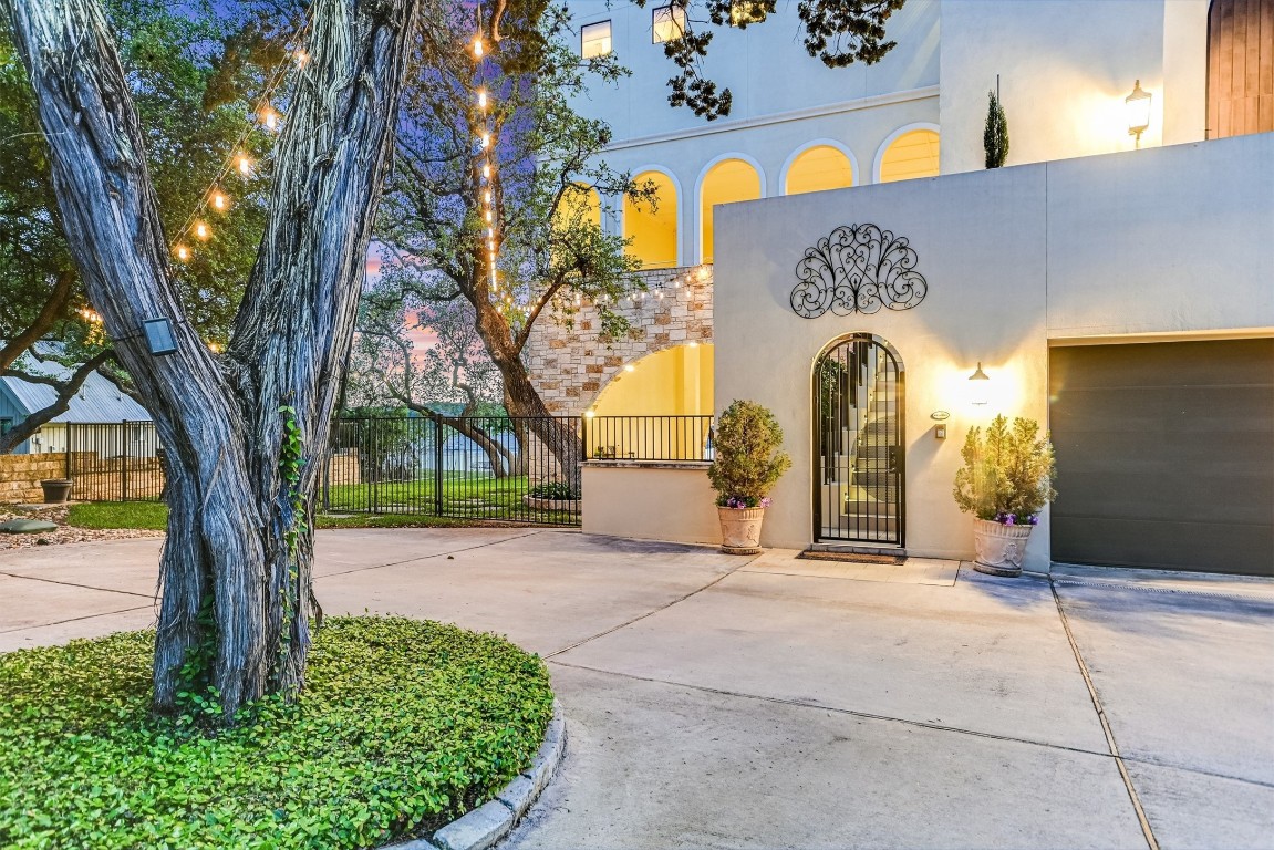 17017 South Ridge Lane Austin, TX 78734 - Photo 27 of 28 a front view of a house with garden