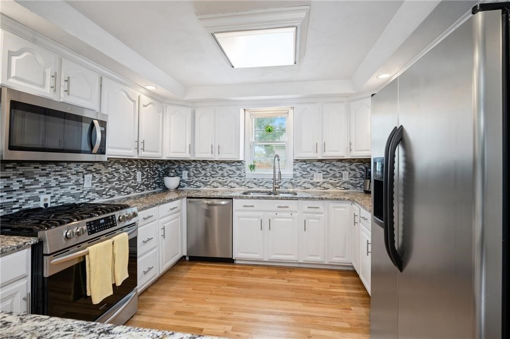 15 Warwick Road Pawtucket, RI 02861 - Photo 7 of 40