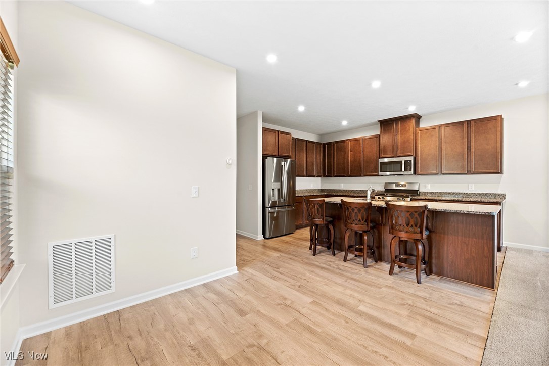 1145 Meadow Run Akron, OH 44321 - Photo 11 of 40