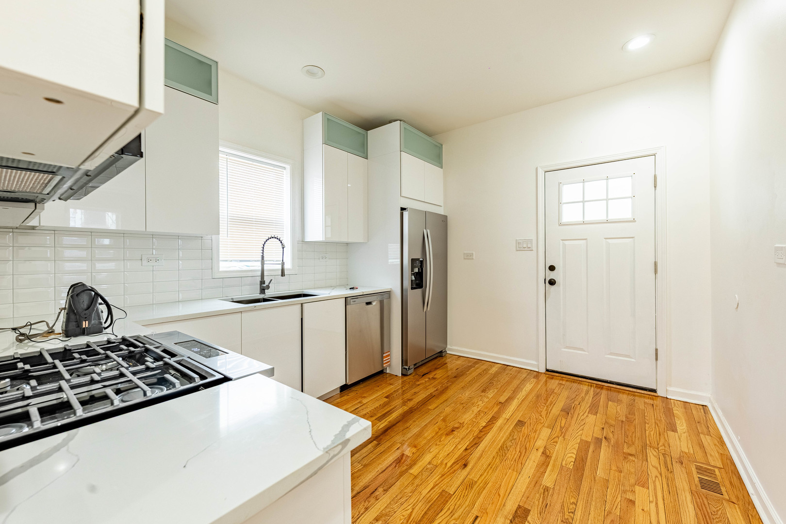 7601 South Rhodes Avenue Chicago, IL 60619 - Photo 11 of 32 Gallery Image 11