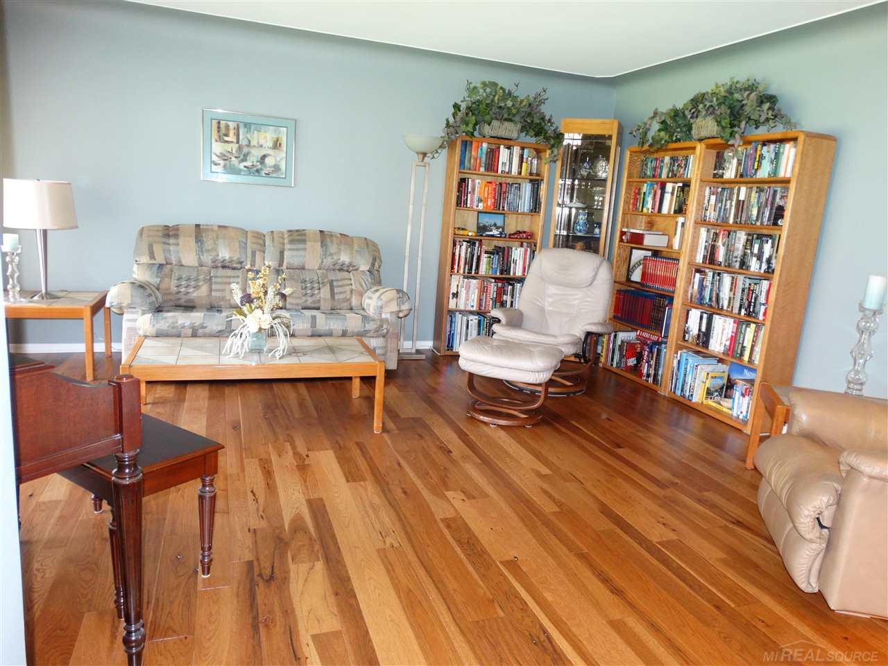 625 Ridgewood Road Rochester, MI 48306 - Photo 11 of 32 31286897-10.JPG