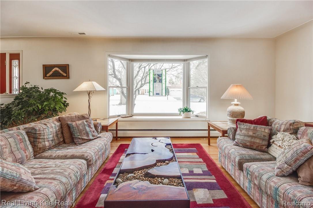 777 Wilwood Road Rochester, MI 48309 - Photo 8 of 51 Interiors (3 of 41).jpg
