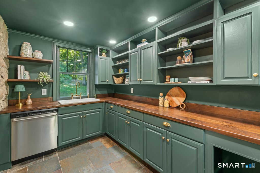 592 West Hill Road Stamford, CT 06902 - Photo 13 of 36 Multiple built-ins and new walnut countertop