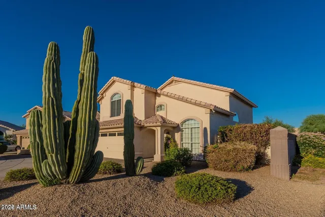 a view of a back yard of the house