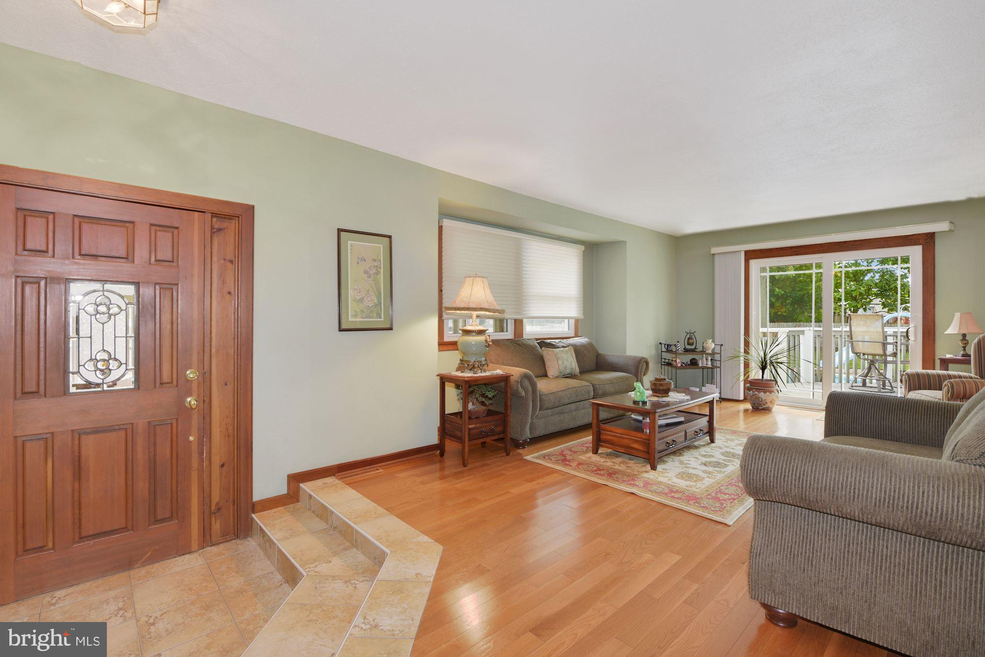 2403 Nassau Road Cinnaminson, NJ 08077 - Photo 3 of 33 Living Room