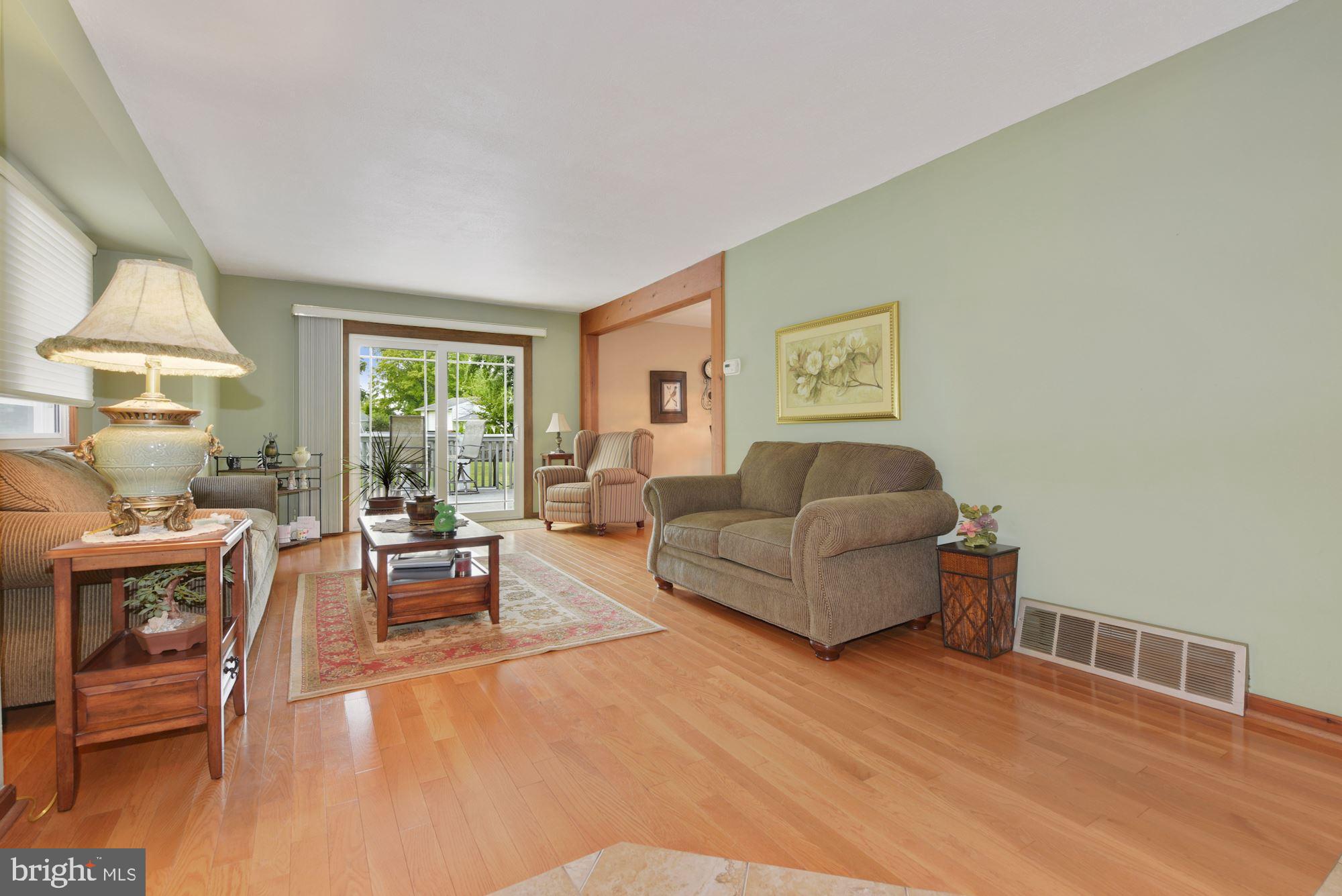 2403 Nassau Road Cinnaminson, NJ 08077 - Photo 5 of 33 Living Room