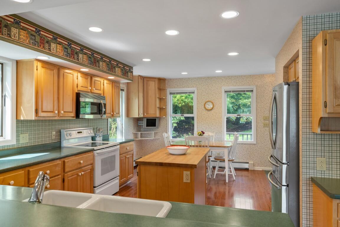 694 Ocean Point Road Boothbay, ME 04544 - Photo 14 of 67 12