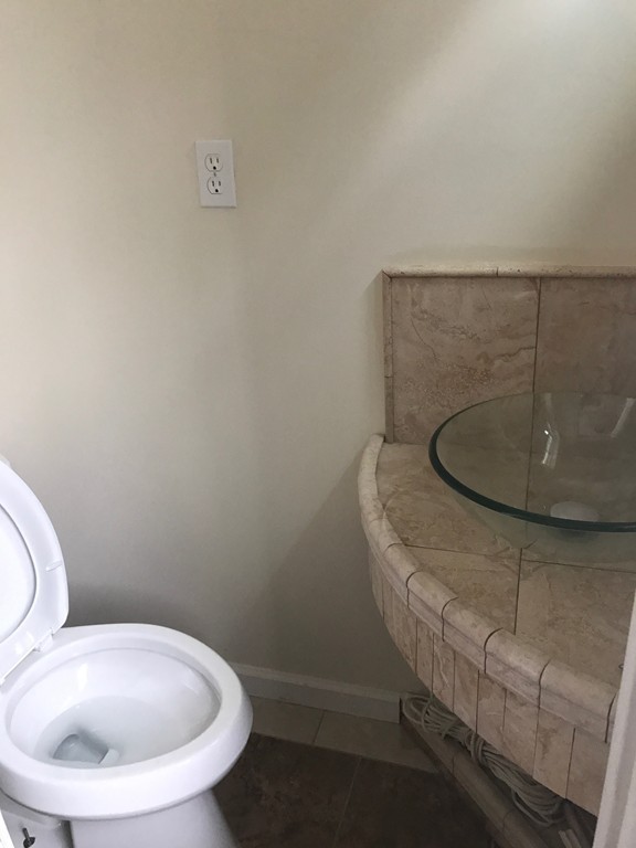 606 Alden Street Springfield, MA 01109 - Photo 13 of 22 a bathroom with a toilet