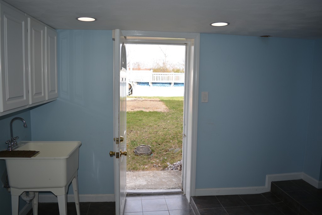 8 Bayview Road Saugus, MA 01906 - Photo 6 of 28 Gallery Image 6