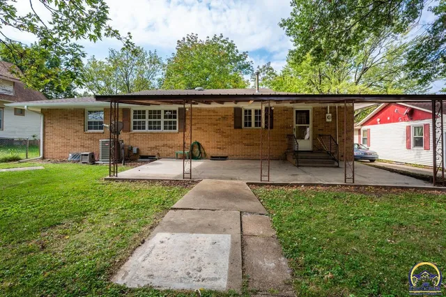 $219,000 | 520 South 6th Street, Osage City, KS 66523