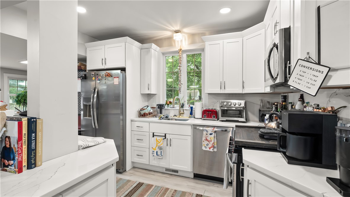 29 Burt Street Warwick, RI 02886 - Photo 21 of 46