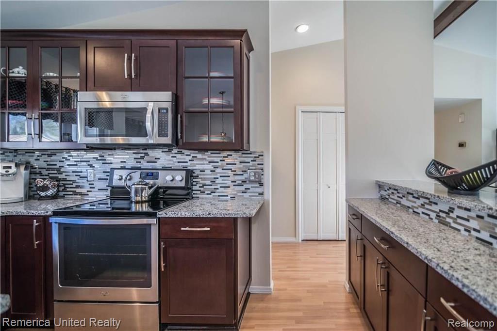 2105 Warrington Road Rochester Hills, MI 48307 - Photo 7 of 36