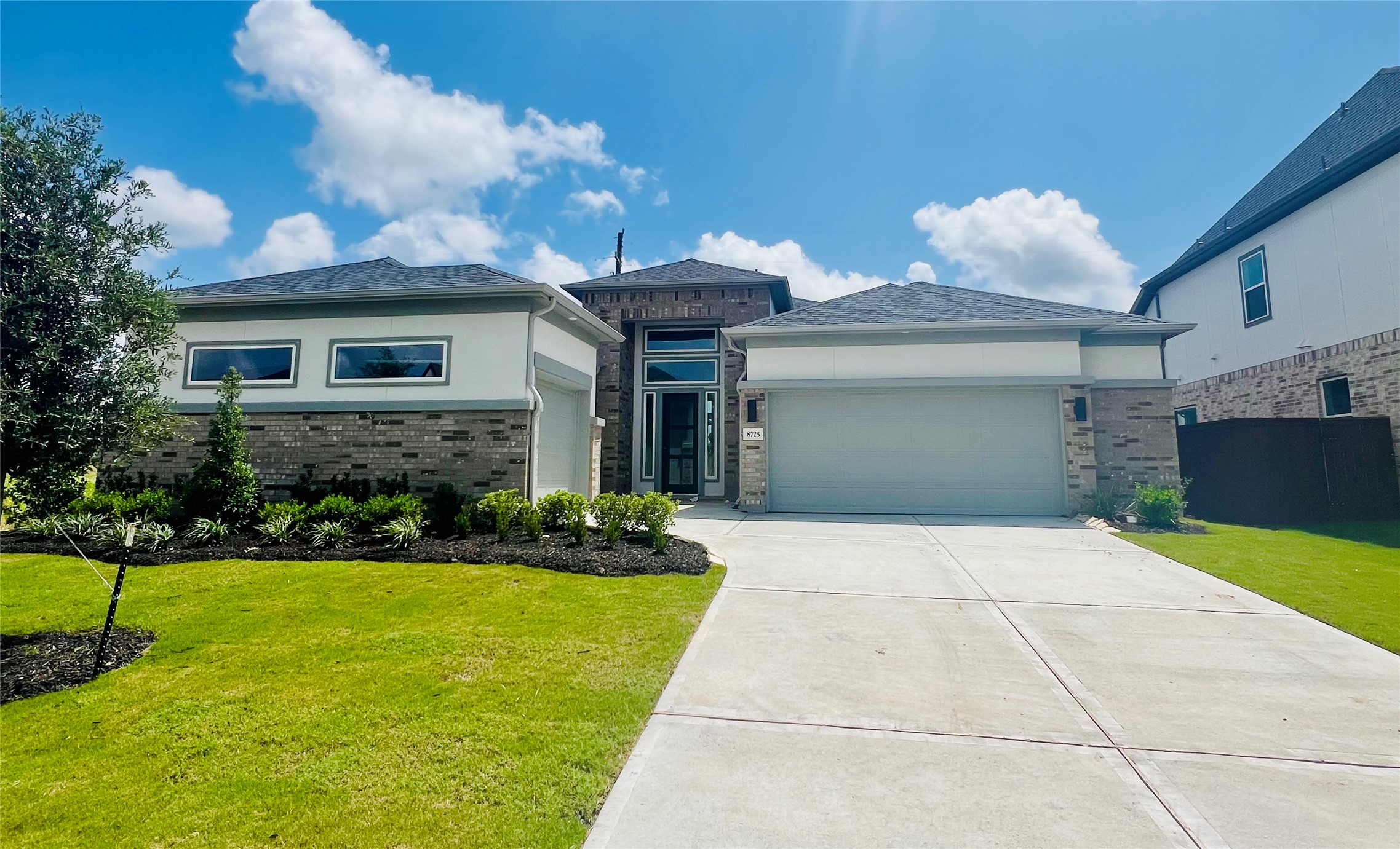 8725 Antelope Cyn Way Manvel, TX 77578 - Photo 1 of 29 a front view of a house with a yard and garage