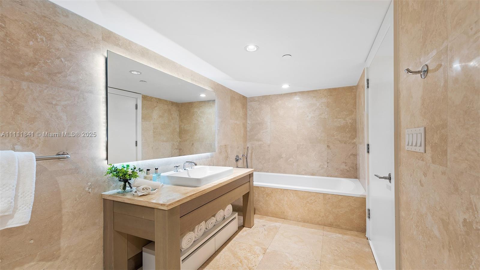 102 24th Street, Unit 904 Miami Beach, FL 33139 - Photo 31 of 39