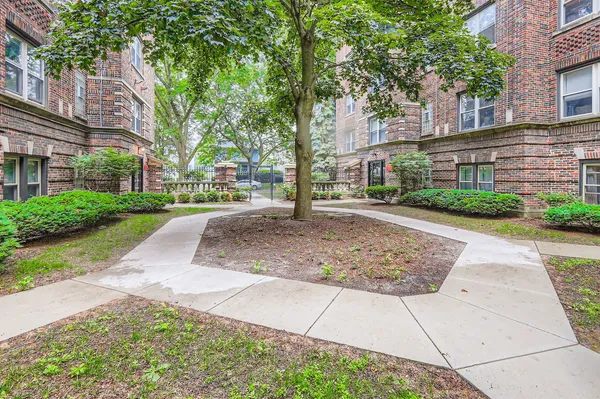 $195,500 | 28 6th Avenue, Unit 1D, La Grange, IL 60525