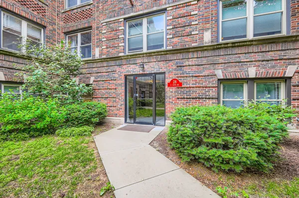 $195,500 | 28 6th Avenue, Unit 1D, La Grange, IL 60525