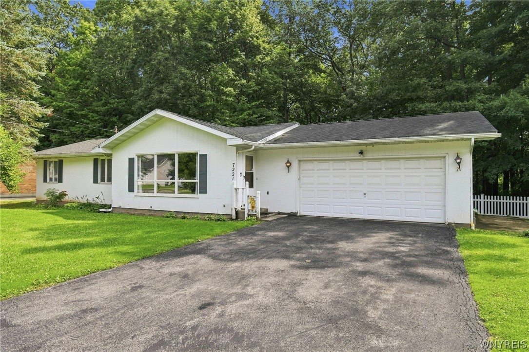 7221 Laur Road Niagara, NY 14304 - Photo 1 of 35 Gallery Image 1