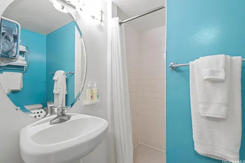 $285,000 | 444 Kānekapōlei Street, Unit 413, Honolulu, HI 96815