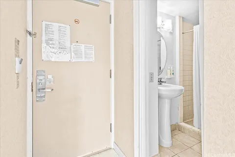 $285,000 | 444 Kānekapōlei Street, Unit 413, Honolulu, HI 96815