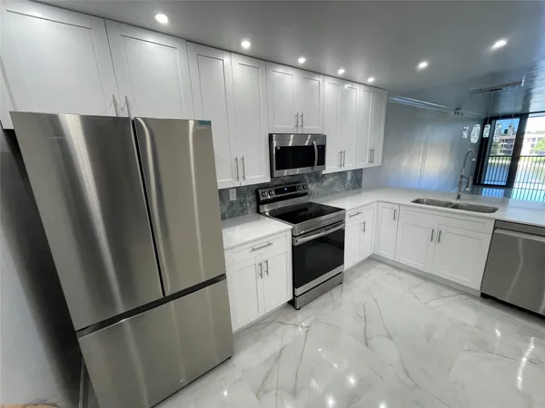 $2,000 | 6530 Coral Lake Drive, Unit 306, Margate, FL 33063