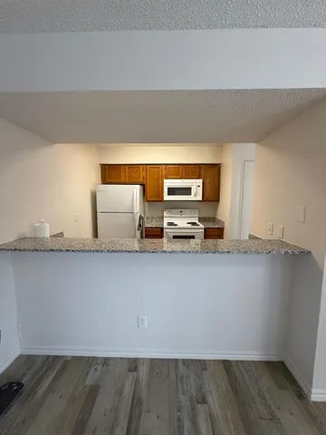 $850 | 9807 Walnut Street, Unit D 304, Dallas, TX 75243