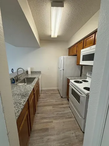 $850 | 9807 Walnut Street, Unit D 304, Dallas, TX 75243