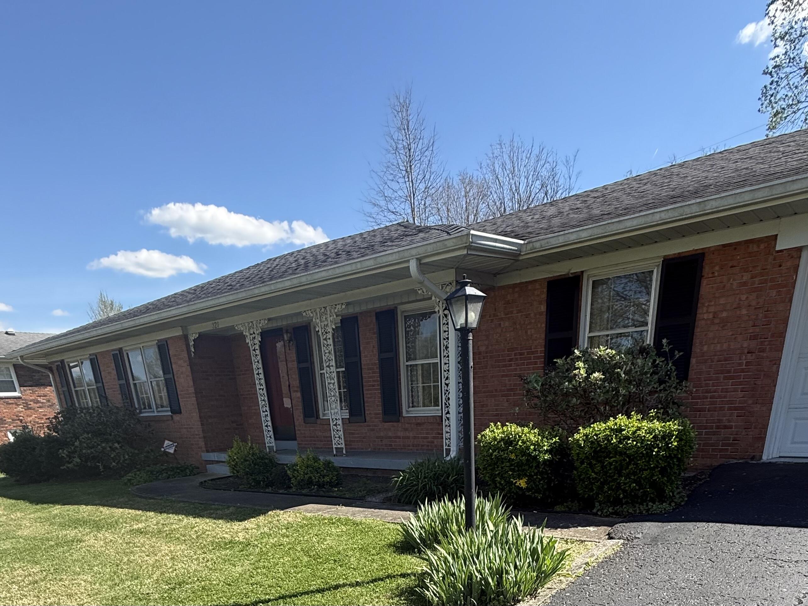 328 Springhill Road Danville, KY 40422 - Photo 3 of 12 IMG_1611