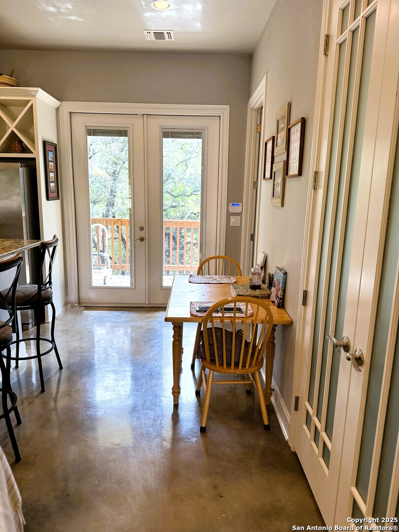 186 Lakeview Road Lakehills, TX 78063 - Photo 11 of 26