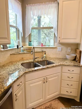 $1,800 | 186 Lakeview Road, Lakehills, TX 78063