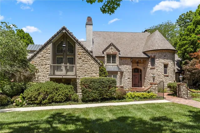 $2,400,000 | 3040 West 118th Terrace, Leawood, KS 66211