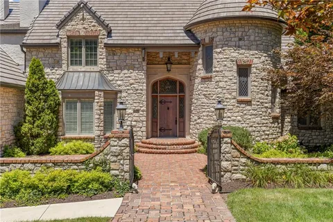 $2,400,000 | 3040 West 118th Terrace, Leawood, KS 66211
