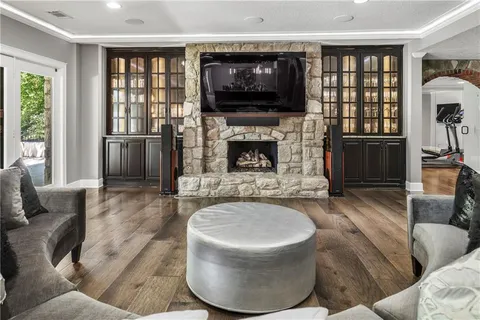 $2,400,000 | 3040 West 118th Terrace, Leawood, KS 66211