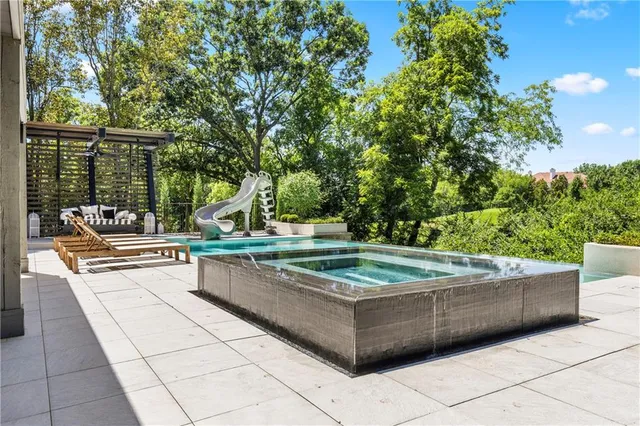 $2,400,000 | 3040 West 118th Terrace, Leawood, KS 66211