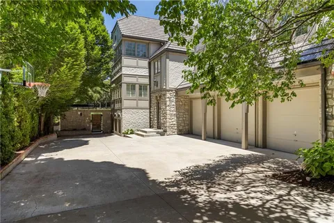 $2,400,000 | 3040 West 118th Terrace, Leawood, KS 66211