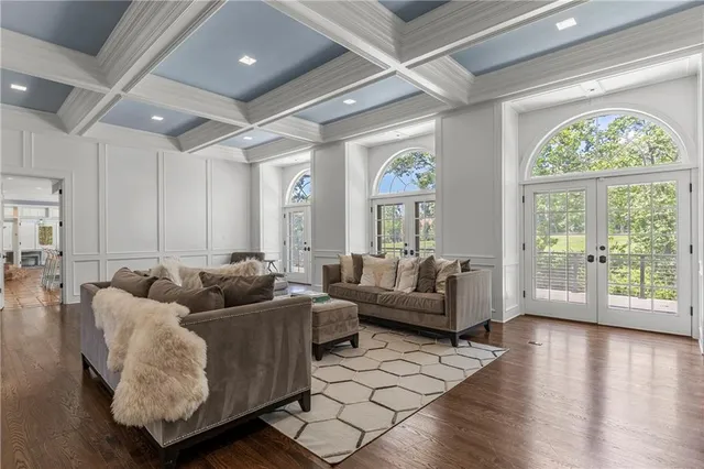 $2,400,000 | 3040 West 118th Terrace, Leawood, KS 66211