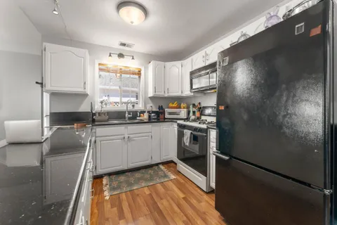 $1,898,000 | 4 Athlone Way, Menlo Park, CA 94025