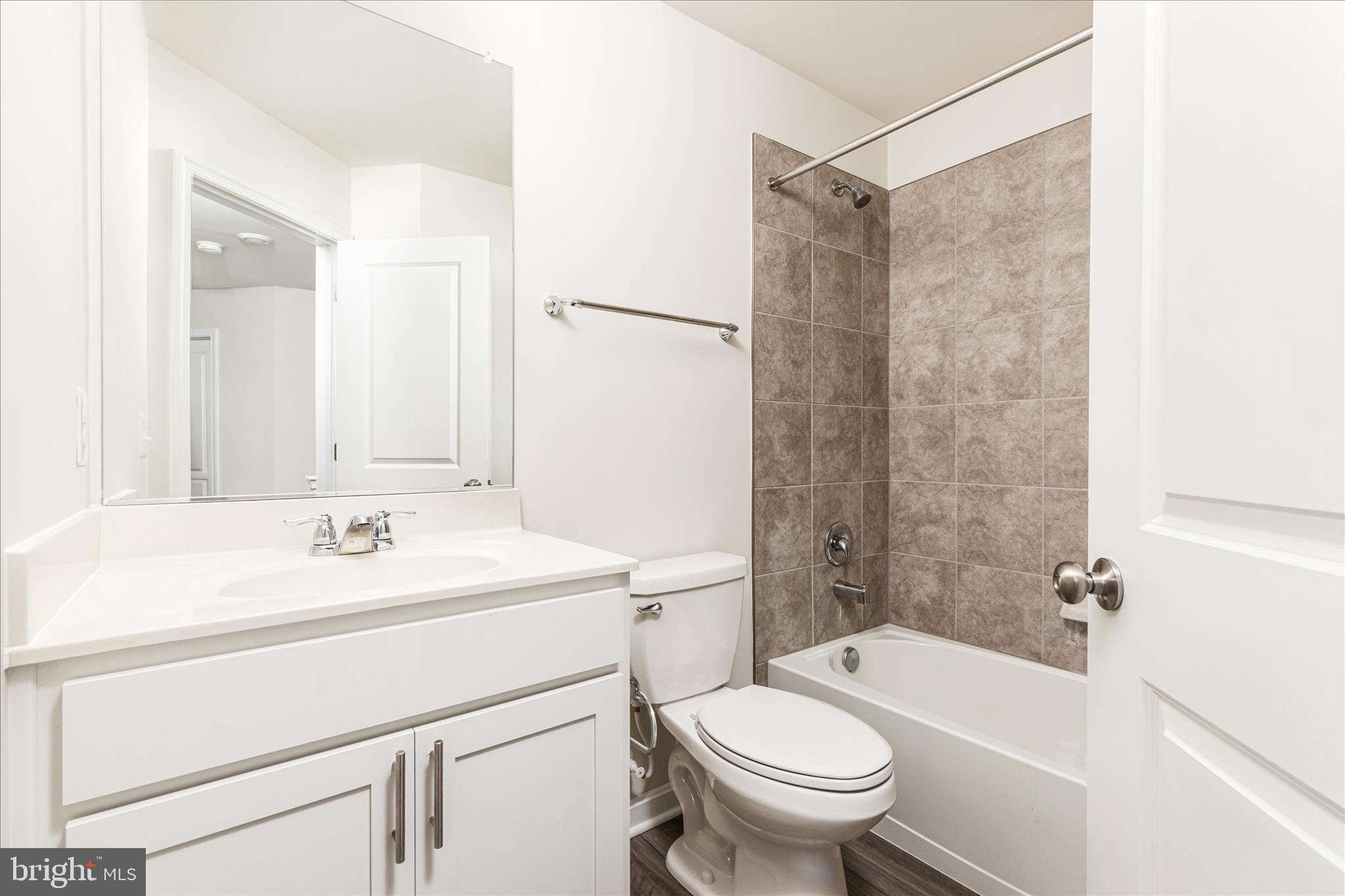 140 Tye Court Winchester, VA 22602 - Photo 5 of 31 a bathroom with a sink a toilet and a bathtub